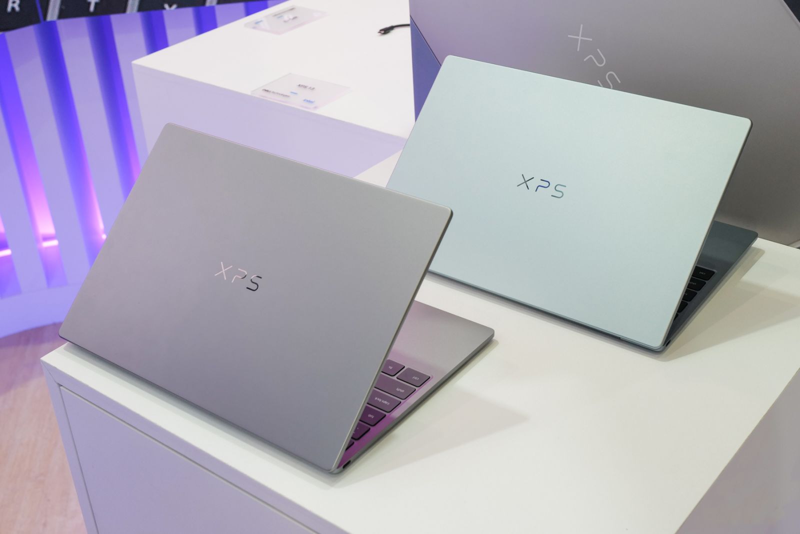 Laptop Dell XPS 13 có 2 màu Sky và Storm