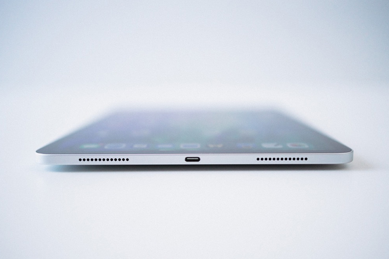 Cổng sạc Type-C thuận lợi trong quá trình sử dụng | iPad Air 2020