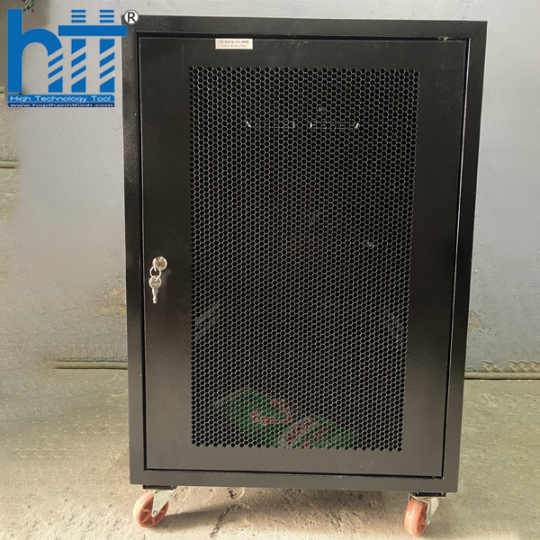 Chiều cao 15U cho phép lắp đặt nhiều thiết bị mạng và máy chủ.