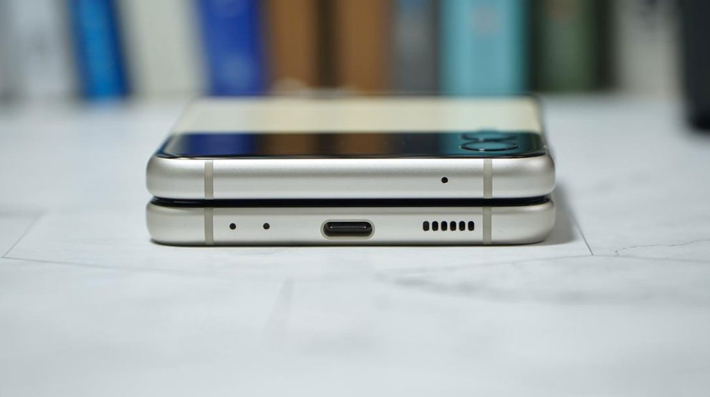Samsung Galaxy Z Flip3 5G 256GB | Khả năng sạc nhanh 15W