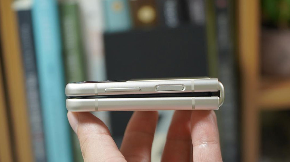 Samsung Galaxy Z Flip3 5G 256GB | Cảm biến vân tay ở cạnh viền