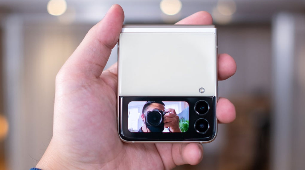Samsung Galaxy Z Flip3 5G 256GB | Khả năng selfie mà không cần mở máy